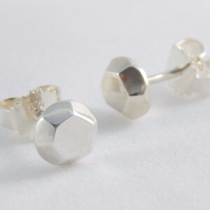 NUT fine stacking ring Sterling silver facetted.