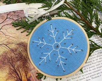 Bottoni In Legno Sul Tema Dei Fiocchi Di Neve Di Natale E Degli Alberi