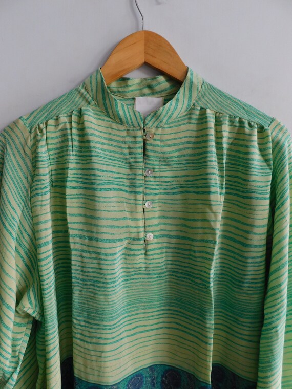 Camisa de seda estampada a rayas verdes top corto sari de seda
