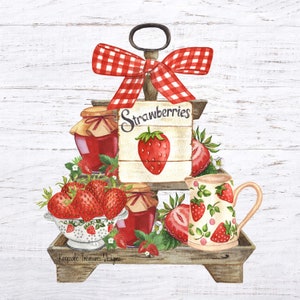 Puede incluir: Ilustración en acuarela de una bandeja de madera de varios niveles con fresas, tarros de mermelada y una jarra. Un lazo a cuadros rojo y blanco adorna la parte superior. El letrero dice "Strawberries" con una ilustración de fresa. Fondo de madera blanca.