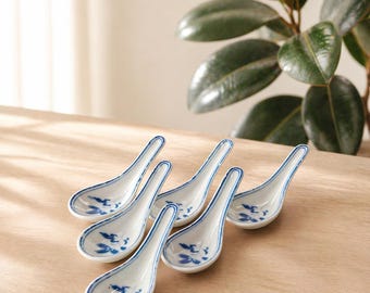 Zestaw 6 zabytkowych chińskich porcelanowych łyżek do zupy w kolorze niebiesko-białym z kwiatowym wzorem
