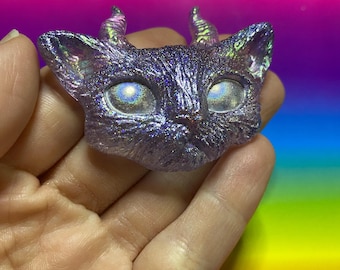 Super holographic horned resin cat keychain magnet