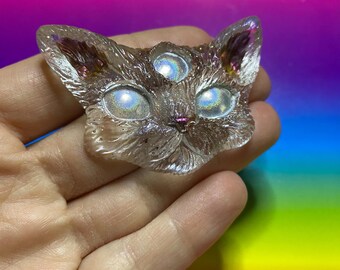 Super clear three eyed resin cat keychain magnet