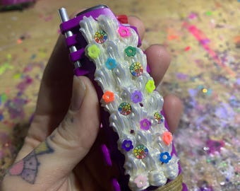 Rainbow smiley flower shimmer fake frosting purple hemp lighter sleeve