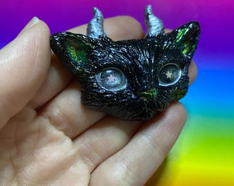 Starry pupil black horned resin cat keychain magnet