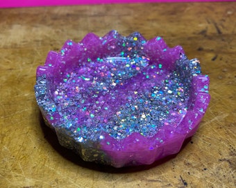 Striped pink glitter resin crown ashtray