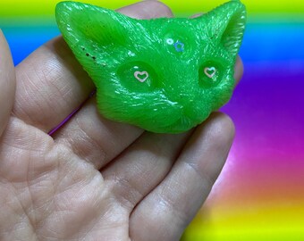 Freckled green glow in the dark three eyed resin cat keychain magnet