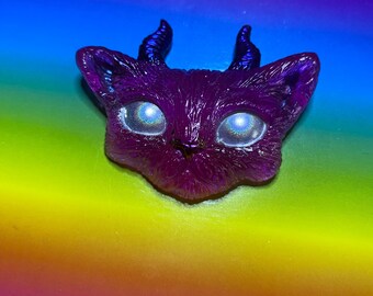 Pink horned resin cat keychain magnet
