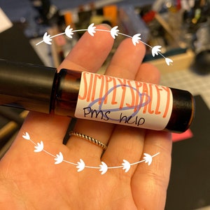 PMS helpt bij het mengen van essentiële oliën in glazen rolfles