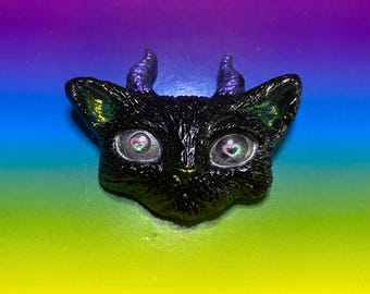 Heart pupil black horned resin cat keychain magnet