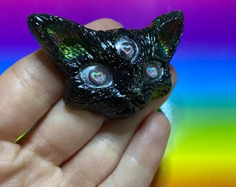 Heart pupil black three eyed resin cat keychain magnet