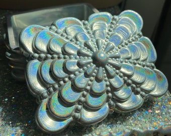 Boîte à bijoux holographique en résine avec couvercle pailleté arc-en-ciel