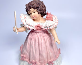 Estatueta vintage fofa e muito doce de Maud Humphrey Bogart, My First Dance, 1991