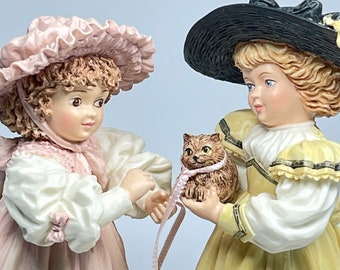 991 NOVOS AMIGOS 910171, Maud Humphrey Bogart, meninas com estatueta de gatinho com caixa e certificado