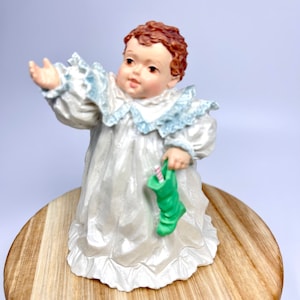 Maud Humphrey Bogart-Holiday Surprise H5551 1990 adorable small figurine vintage from 1990