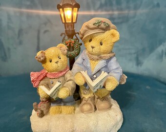 Cherrished Teddies John e William "When Friends Meet, Hearts Warm, 1999, com poste de iluminação