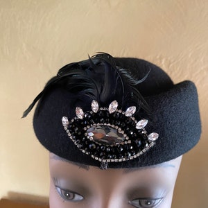 Vintage Womens Hat Black Wool Feather Cloche Fascinator image 5