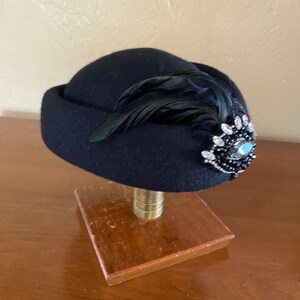 Vintage Womens Hat Black Wool Feather Cloche Fascinator image 3