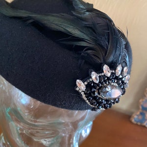 Vintage Womens Hat Black Wool Feather Cloche Fascinator image 9