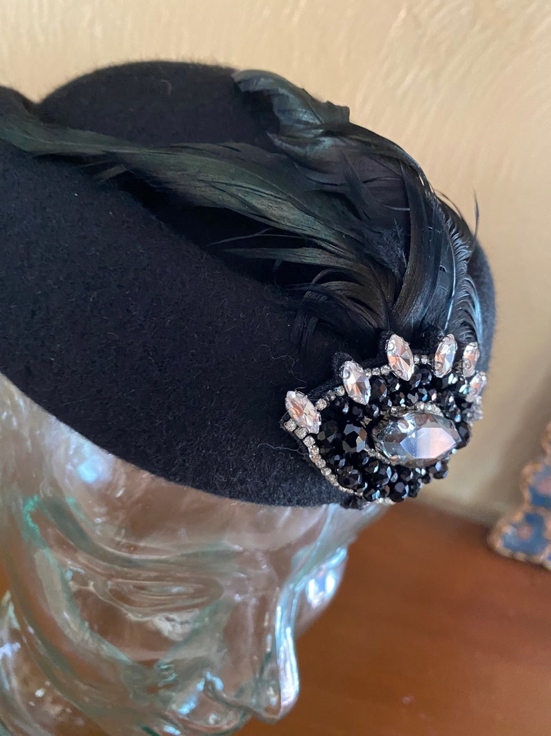 Vintage Womens Hat Black Wool Feather Cloche Fascinator image 9