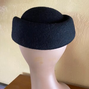 Vintage Womens Hat Black Wool Feather Cloche Fascinator image 8