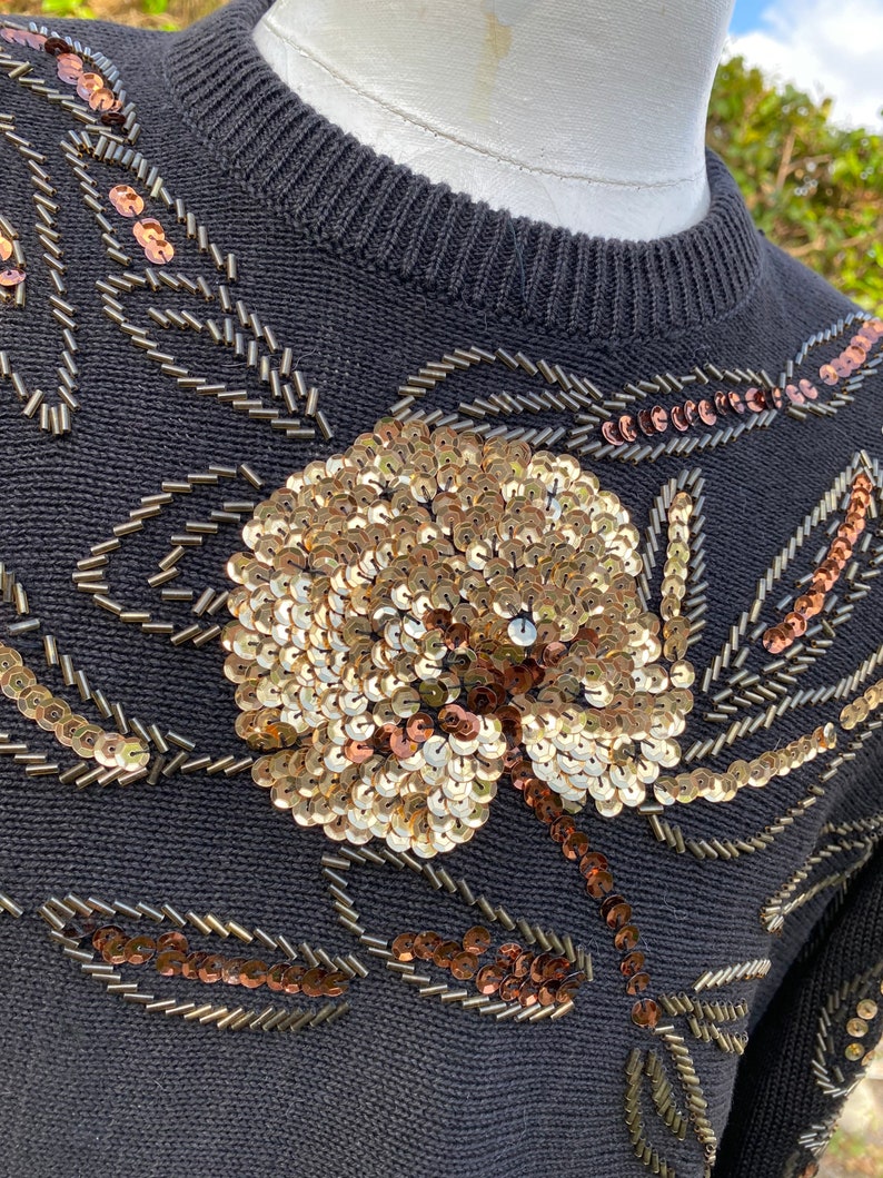 Vintage Black Sweater Gold Sequins and Beading 80s Knit Pullover Size Large imagem 4