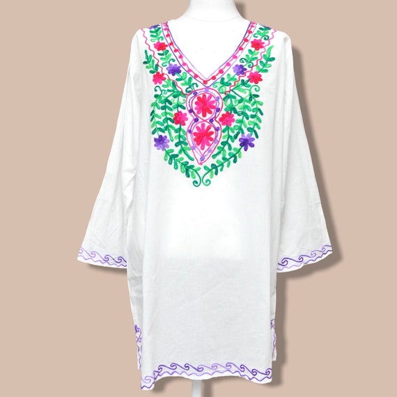 Vintage Floral Embroidered White Tunic Top Size L… - image 1
