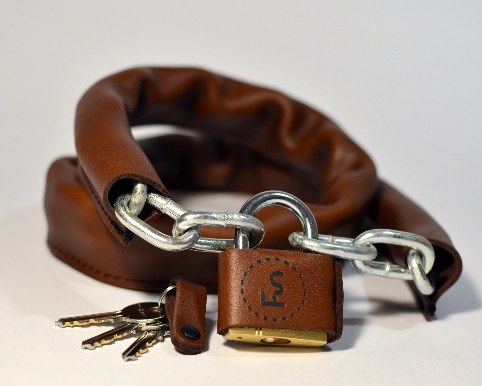 lock panniers to bike