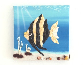 Angelfisch in Muschel Mosaik Unterwasserszene 3D Malerei, Tropische Wanddekoration, Ozean Kunst, Strand Haus Dekor, Sealife Wandkunst, Fisch Mosaik