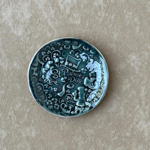 Plato de anillo verde irlandés