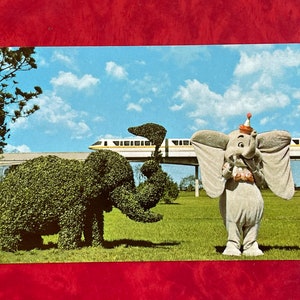 Carte postale vintage de Walt Disney World - Promenade Topiary Lane Dumbo Monorail