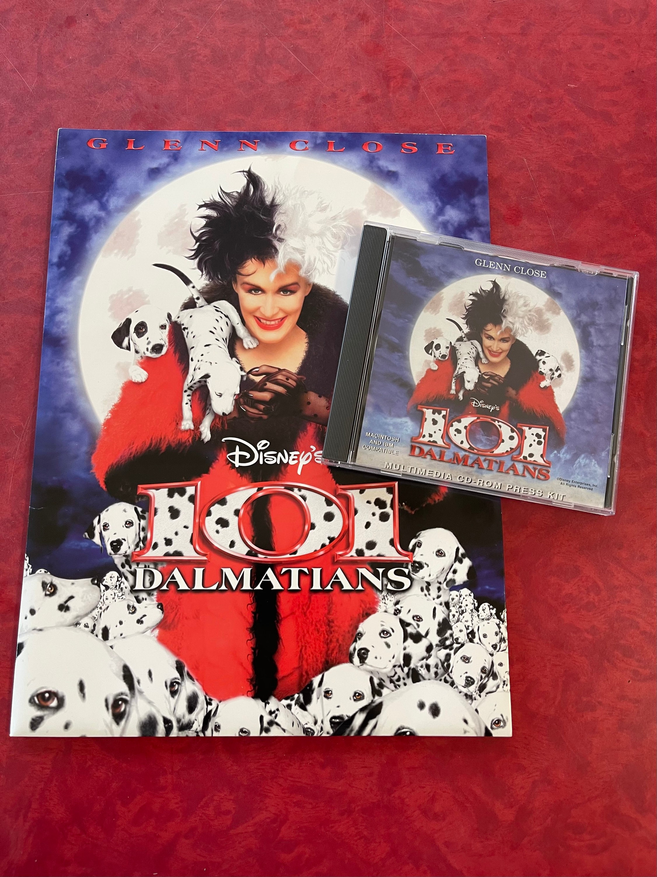 Walt Disney’s 101 Dalmatians Film Movie Press Kit Media Folder 1996 Glenn Close