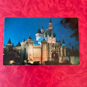 Carte postale vintage Disneyland Fantasyland - Le château de la Belle au bois dormant - 1955