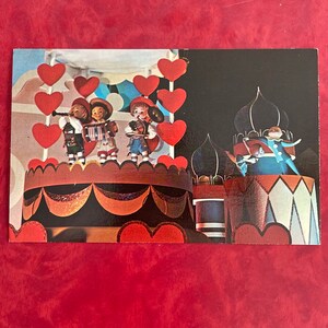 Carte postale vintage Walt Disney World - Fantasyland - Le monde est petit - Europe