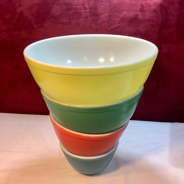 Vintage TM marked Pyrex Primary Colors Mixing Bowls (1945-1949)