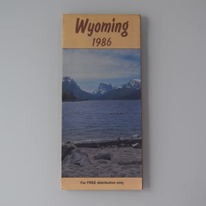 Wyoming official state road map - vintage fold-out map, Casper / Cheyenne / Laramie, mileage chart, Wyoming Highway Commission, 1986