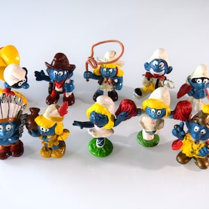 Smurfs vintage figures - sold in groups, Schleich/Peyo, 1970s/80s, Papa Smurf/Smurfette/Chef Smurf/Peewit, Schtroumpf, Made in Hong Kong