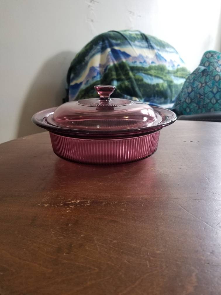 Corning VISIONS-CRANBERRY 24 Ounce Round Casserole with Lid GREAT CONDITION 