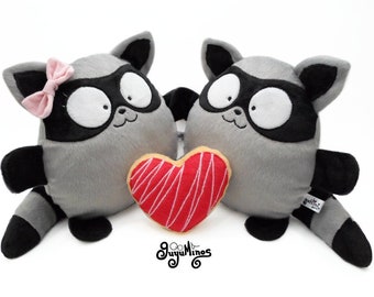 Pareja Mapaches de peluche tierno regalo recuerdo aniversario amor decoracion boda nombre personalizado animal corazón novio novia guyuminos