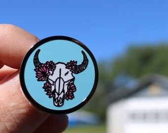 Pin Bison Skull Bitterroot Flowers | Die Struck Hard Enamel Pins Bar Clasp Back 1" Wide