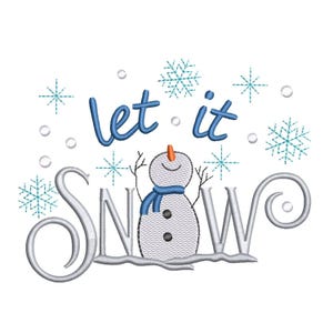 Puede incluir: Diseño bordado blanco con las palabras "let it snow" en azul y plata. Un muñeco de nieve con bufanda azul y nariz de zanahoria naranja está centrado entre las palabras. Copos de nieve azules y círculos blancos dispersos.