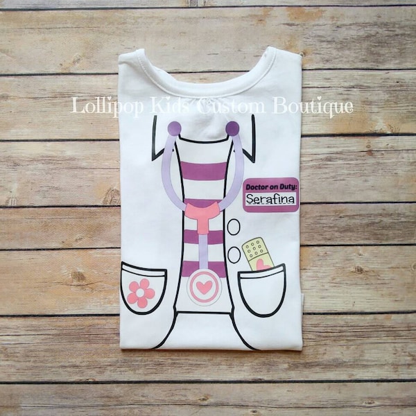 Camisa blanca de manga corta de Doctora Juguetes*