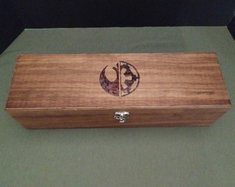 Rebellion / Galaktisches Imperium Fertige dekorative Lichtschwert-Schaukarton - sofort versandfertig!