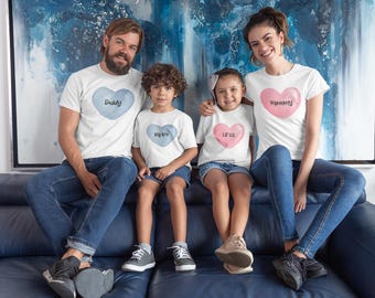 Maglietta super morbida da uomo con scritta "Daddy" a forma di cuore per San Valentino (disponibile anche la maglietta coordinata per tutta la famiglia)!