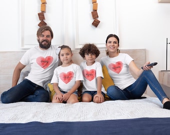 Maglietta semi aderente super morbida per donne con scritta "Mommy" a forma di cuore per San Valentino! (Disponibile anche la maglietta coordinata per la famiglia!)