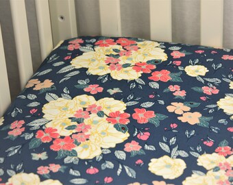 Fitted Crib Sheet / Mini Crib Sheet / Pack N play - Flowery Chant Gentle