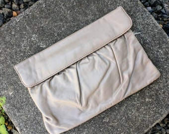 Taupe leather clutch purse beige soft gathered flap top eighties handbag original copy vintage