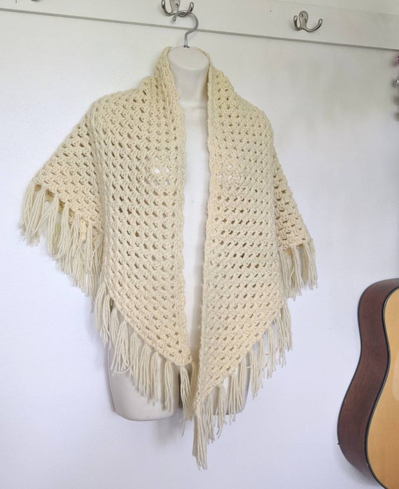 Hand knit ivory shawl fringed 34 x 62 inch triang… - image 1