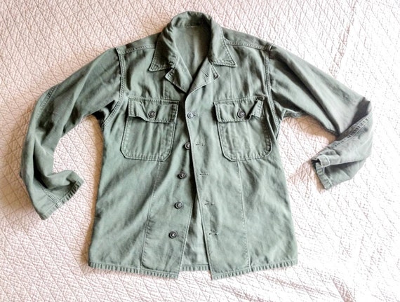 Post WWII army fatigues cotton field shirt chest … - image 1