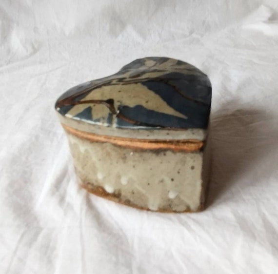 Artisan ceramic box heart shape - image 3